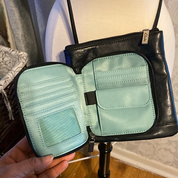 Clarks cross body leather black bag - Picture 6 of 9